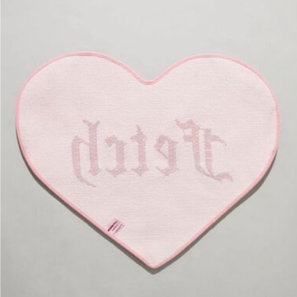 π Host Pick π Mean Girls Fetch Heart Shape Rug - Picture 2 of 3